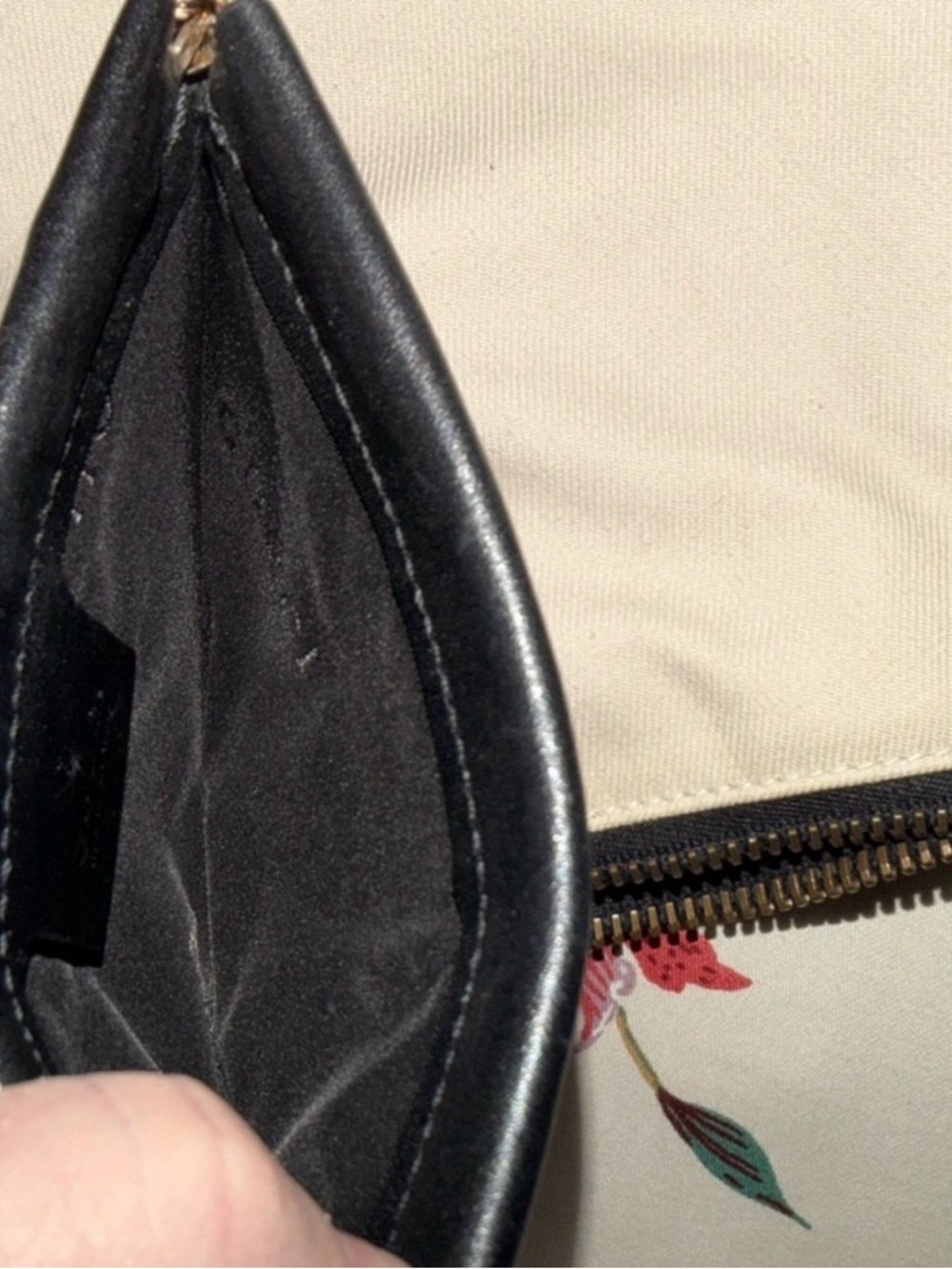SOLD LIVE! Rare Gucci Cream Canvas Hobo Shoulder Bag Black Leather Trim & pouch! - Picture 5 of 8